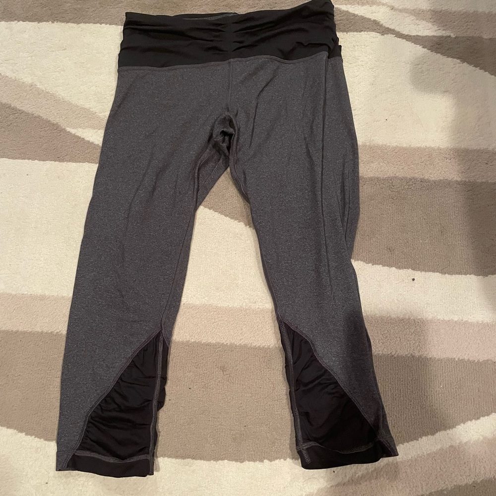 Vintage lululemon embrace crop with gathered fabric waist and calf size 10